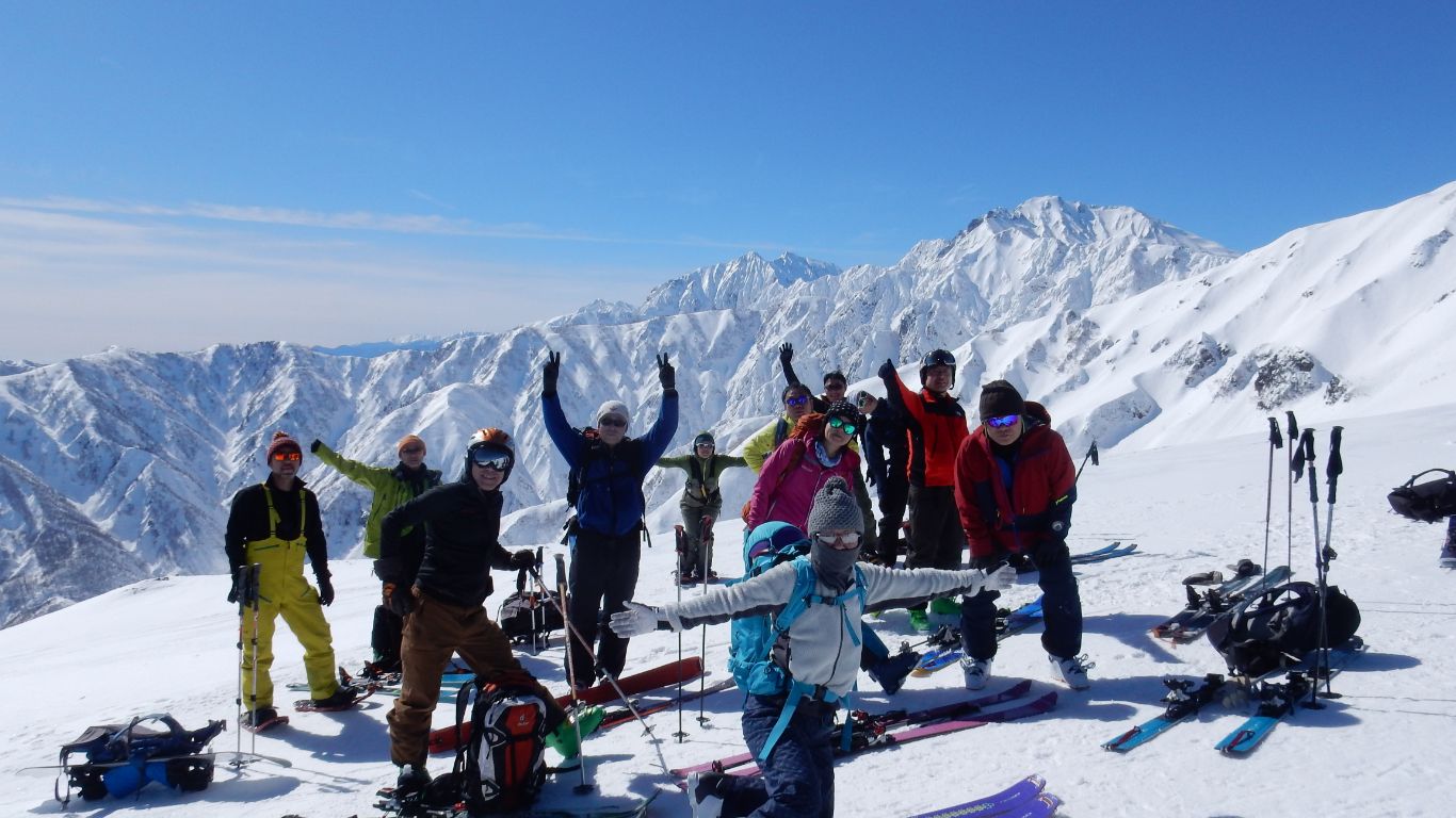 雪山で記念撮影