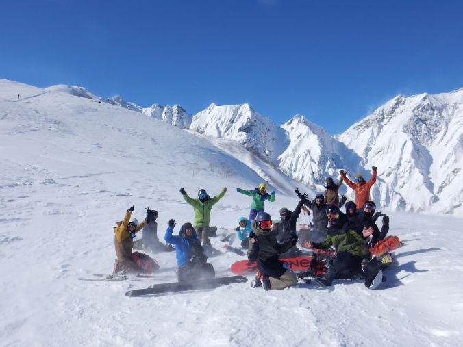 雪山で万歳